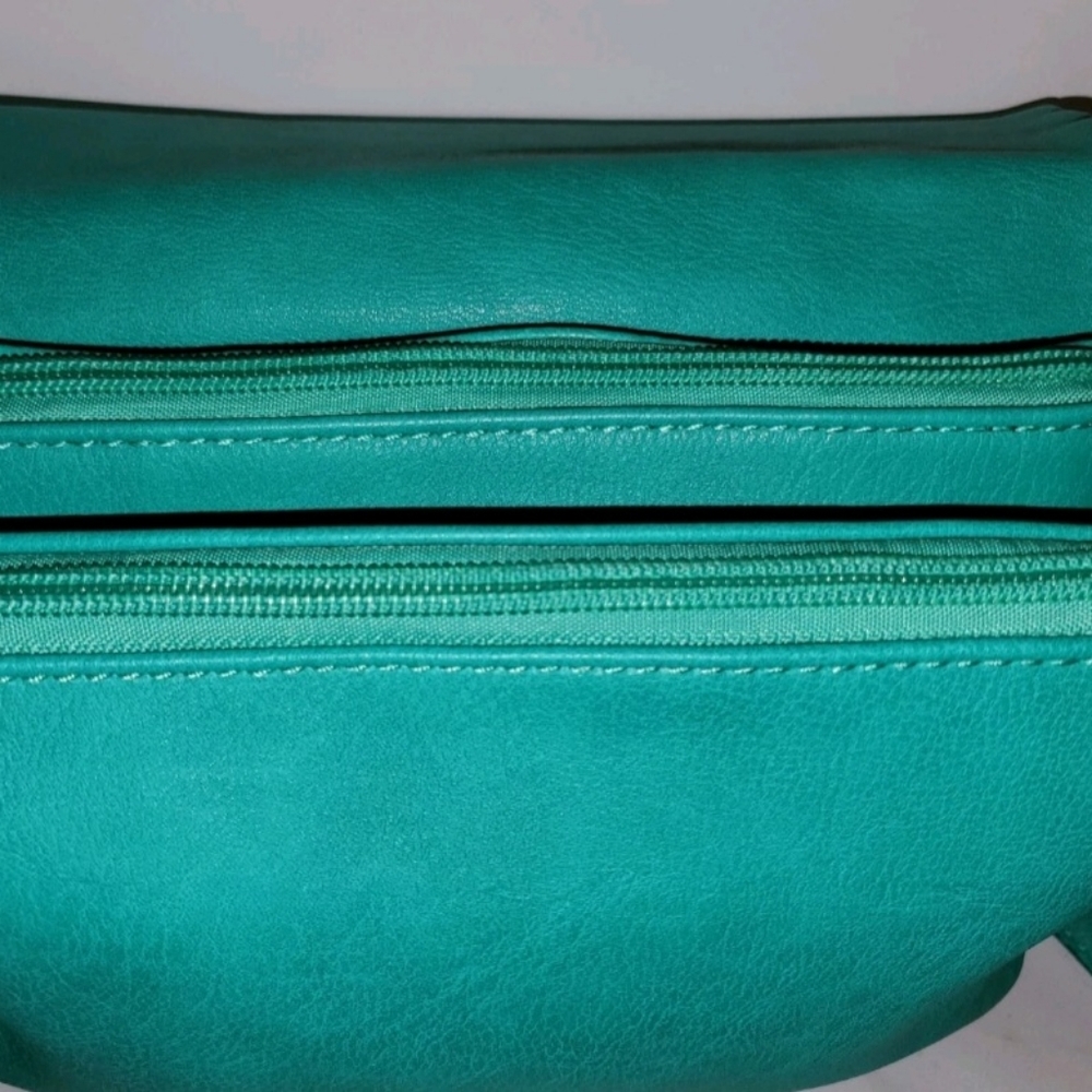 New Green Shoulder Bag By Street Level,dual Sections - Picture 6 of 7